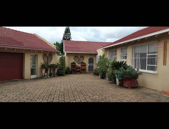 4 BEDROOM HOUSE FOR SALE IN STRUBENSVALLEI